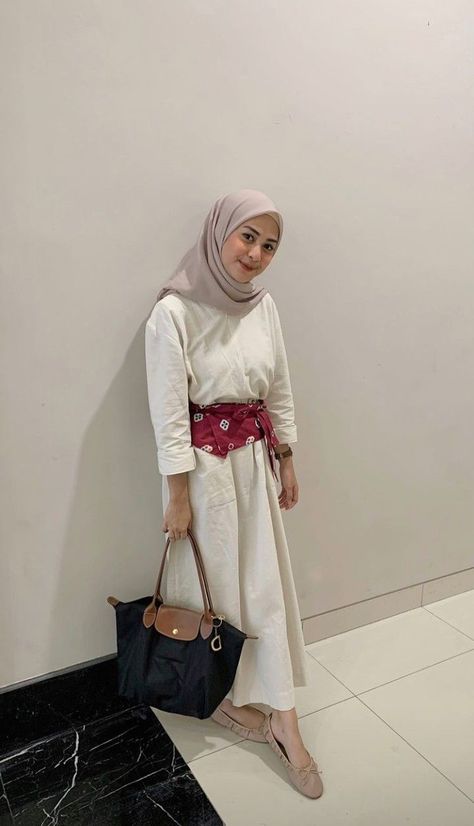 Outfit Kondangan Casual, Outfit Ideaa, Kondangan Outfit, Outfit Kondangan, Rok Plisket, Fashion Identity, Muslim Outfits Casual, Hijab Style Casual, Hijabi Outfits Casual