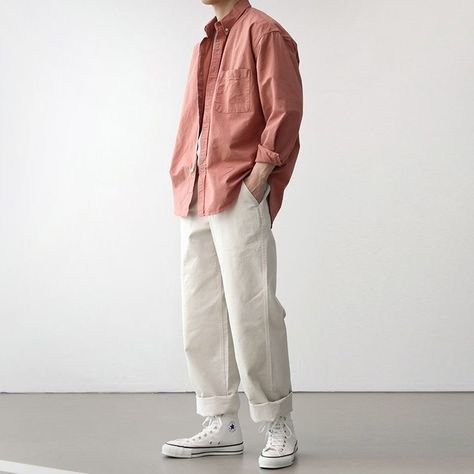 Minimalist Moda, Minimalist Fashion Men, Mens Trendy Outfits, Street Style Outfits Men, Men Stylish Dress, Mens Outfit Inspiration, Mens Fashion Streetwear, Cool Outfits For Men, Stylish Mens Outfits