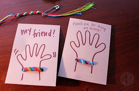 friendship bracelet cards Friendship Gifts Diy, Bracelet Cards, Ryder James, Friendship Ideas, Gift For Friend Girl, Friendship Crafts, Friendship Band, Girls Friendship, Friend Scrapbook