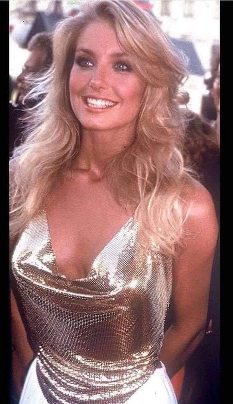 Linda Carter, Heather Locklear, Blonde Actresses, Heather Thomas, Blonde Hair Looks, Metal Clothing, Beautiful Women Over 40, Classic Beauty, Girls Makeup