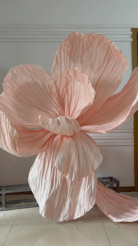 Zoi Decorative Design | Super beautiful giant organza flower tree, beautiful intricate design with great details!#Artificialflowers #giant flower#wedding #party... | Instagram Giant Flower Wedding, Wilderness Decor, Birthday Decor Ideas, Tree Beautiful, Zhuhai, Flower Installation, Organza Flowers, Flower Tree, Giant Paper Flowers