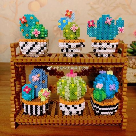 Perler Cactus, 3d Beads, Hama Beads 3d, Hama Mini, Easy Perler Beads Ideas, 3d Perler Bead, Diy Beaded Bracelets, Perler Crafts, Diy Perler Bead Crafts