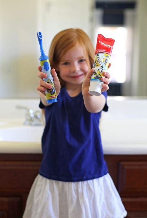 Parenting Hack: The Secret to Getting Your Kids to Love Brushing Their Teeth Vegan Probiotics, Remedies For Tooth Ache, Essential Oils For Pregnancy, Kids Toothpaste, Kids Teeth, Messy Kids, Holistic Health Remedies, Brush Teeth Kids, Pasta Dental