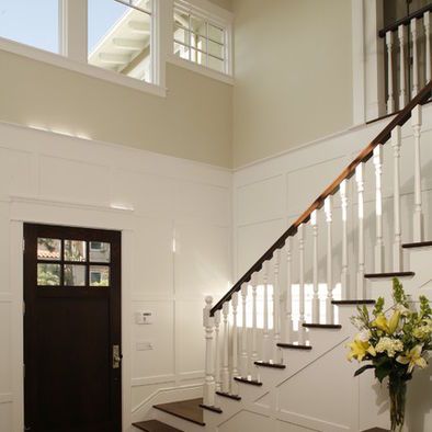 ?  Traditional Entry Two Story Foyer Design, Pictures, Remodel, Decor and Ideas - page 9 Foyer Ceiling Ideas, Foyer With Stairs, Traditional Decor Southern, Wood Screen Door, Split Foyer, Elegant Entryway, Two Story Foyer, Foyer Chandelier, Foyer Decorating