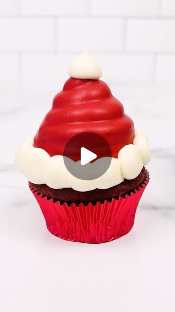 So Yummy on Instagram: "Hats off to @lindseybakedthis for making this holiday season the sweetest with this Santa Hat Cupcake 🎅 See more holiday dessert ideas in our link in bio!" Holiday Dessert Ideas, Cupcake Toppings, White Buttercream, Santa Claus Is Coming To Town, Fondant Decorations, Holiday Dessert, Cupcake Frosting, Christmas Cupcakes, Holiday Cakes