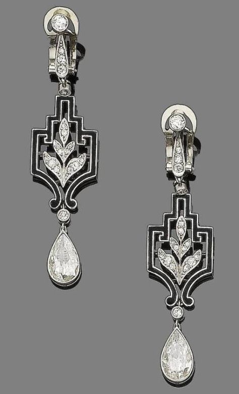 diamond & enamel 1925 earrings Bijoux Art Deco, Bijoux Art Nouveau, Mode Retro, Motif Art Deco, Ear Clips, Jewellery Silver, Art Nouveau Jewelry, Art Deco Earrings, Deco Jewelry