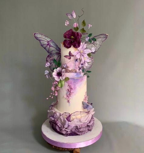 Butterfly Theme Wedding Cake, Flowers And Butterfly Cake, Butterfly Rice Paper, Rice Paper Butterfly Cake, Quinceanera Butterfly Cake, Enchanted Theme Cake, Fairy Butterfly Cake, Butterfly Themed Birthday Cake, Wedding Cake Butterfly