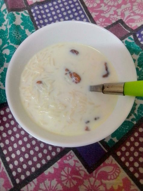 Kheer Chawal aur Akhrot ki Kheer Recipe, Baby Kiss, School Creative, Cute Tumblr Pictures, Cute Emoji Wallpaper, Interesting Food, Italian Women, Snap Food, Emoji Wallpaper