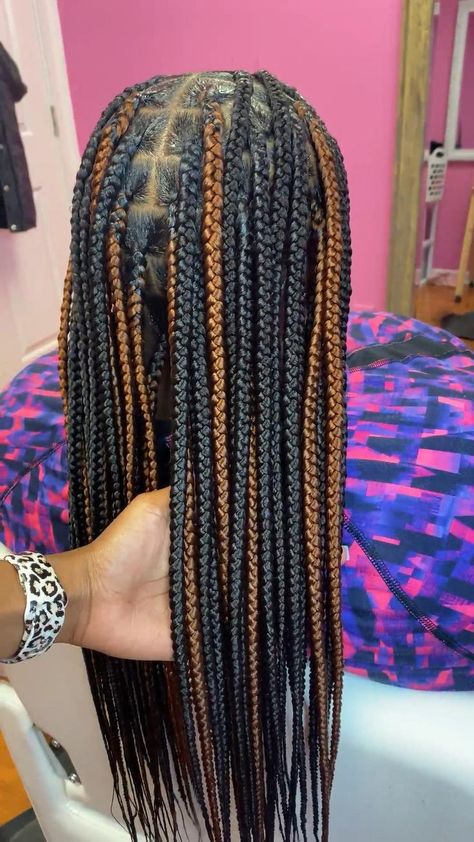 Braid Styles Black, Medium Knotless Box Braids, Braids Protective Styles, Medium Knotless, Colored Box Braids, Cute Box Braids, Knotless Box Braids, Medium Box Braids, Banana Hair Clips