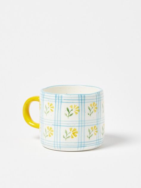 Diy Pottery Painting, Hand Painted Mugs, Pottery Painting Designs, Keramik Design, Painted Mugs, Yellow Ceramics, Mugs Coffee, Pottery Crafts, Diy Pottery