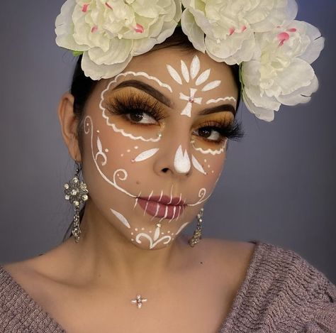 White Dia De Los Muertos Makeup Ideas, Catrina Make Up Maquillaje, La Catrina Makeup Easy, White Catrina Makeup, Pink Sugar Skull Makeup, Sugar Skull Makeup Easy Simple, Catrina Makeup Half Face, White Sugar Skull Makeup, Dia De Los Muertos Face Paint Ideas