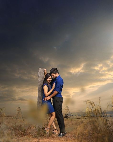 Still Married Photoshoot, Cupal Pic Love, Husband And Wife Romantic, Pre Wedding Photoshoot Beach, Pre Wedding Photoshoot Props, Pre Wedding Photoshoot Outfit, Engagement Photography Poses, Wedding Photoshoot Props, Pre Wedding Shoot Ideas