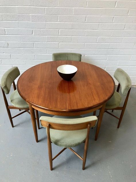 Vintage Round Table And Chairs, 70s Dining Room Table, Small Mid Century Dining Room, Mcm Dining Table And Chairs, Apartment Dining Room Table, Danish Teak Dining Table, 70s Dining Chairs, 70s Kitchen Table, G Plan Dining Table