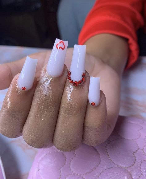 White Nails With Gummy Bear, Nail Designs Square Shape Long, White Nail Inspo Acrylic Baddie, Nails Acrylic Simple Designs, Cute Valentines Day Nails Acrylic Short, Nails Acrylic Ideas Simple, Short Acrylic Nails With Initials, Cute Baddie Nails Short, Birthday Nails Square