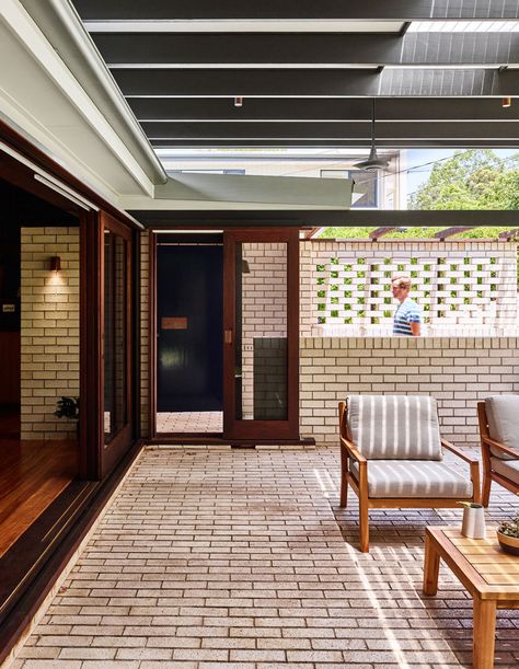 Making Mid-Century Modern Again Porch Exterior, 60s House, Brick Porch, Master Suite Bedroom, Brisbane Architects, The Fig Tree, 1960s House, Clerestory Windows, Architect House