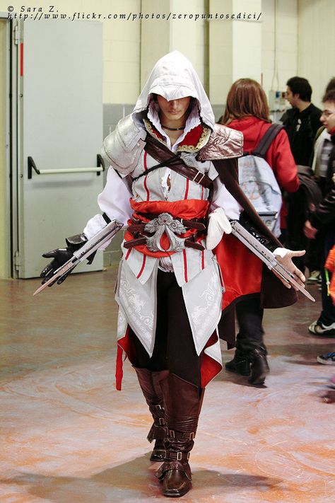 Ezio Auditore Ezio Cosplay, Assassins Creed Costume, Assassin's Creed Ezio, Assassins Creed Cosplay, Cosplay Men, Assassins Creed Ii, Best Cosplay Ever, Assassins Creed 2, Belle Cosplay