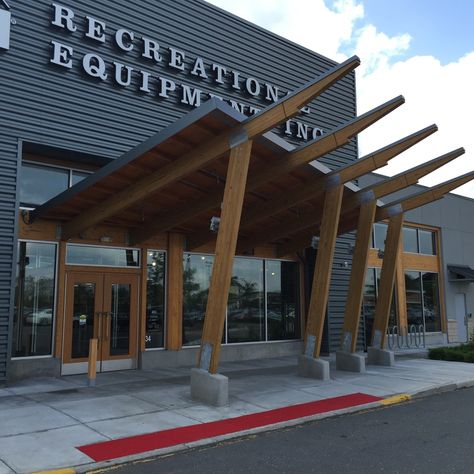 Striking Glulam Timber Entrance At REI | Wood Times Blog Building Entrance Canopy, Facade Wood, Timber Entrance, Drake Waterfowl, Mass Timber, Store Architecture, Arch Building, Building Facades, Timber Posts