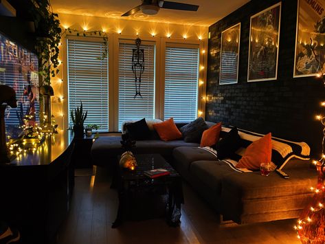 Halloween decor, apartment decor, gothic vibes Spooky Apartment Aesthetic, Small Apartment Halloween Decor, Halloween Apartment Decor, College Room Inspiration, Halloween Apartment, Horror Decorations, Haloween Decor, House Fever, Apartment Halloween