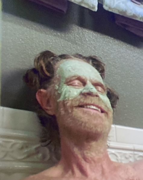 Frank gallagher with a face mask Shameless Playlist Cover, Frank Shameless Funny, Funny Frank Gallagher, Frank Gallagher Halloween Costume, Frank Gallagher Funny Pictures, Frank Gallagher Meme, Frank Gallagher Aesthetic, Frank Gallagher Funny, Frank Shameless