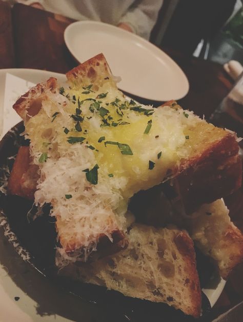 truffle garlic bread at North Italia | Adventures in a New(ish) City #houston #texas #food #italian #dinner #pasta #foodblogger #newishcityHOU Truffle Garlic Bread, North Italia Restaurant, North Italia, Restaurant Foods, Dinner Pasta, Food Italian, Houston Food, Houston Restaurants, Texas Food