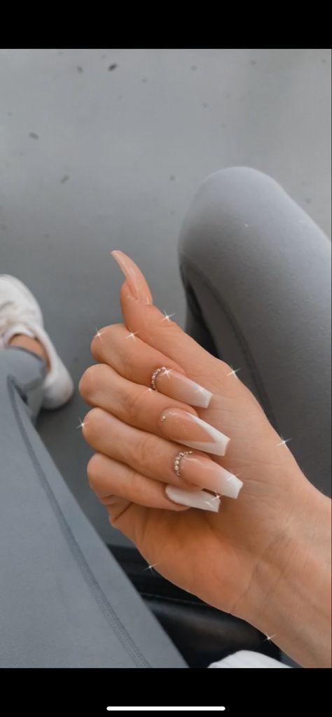 Coffin Shape Nails White, White With Design Nails, White Nail Ideas Acrylic Coffin, Birthday White Nails, Simple Nail Designs Coffin Shape, Nail Designs Ballerina Shape, White Nails Ideas Acrylic, Nails Ballerina Summer, Ballerina Nails Inspiration