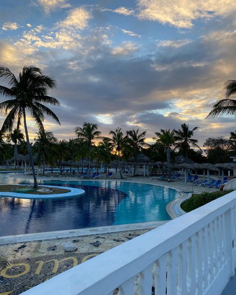 Cuban Beach Aesthetic, Cuba Aesthetic, Cuba Resorts, Pool Sunset, Summer Board, Ocean Aesthetic, Sunset Clouds, Cuba Travel, Vacation Vibes