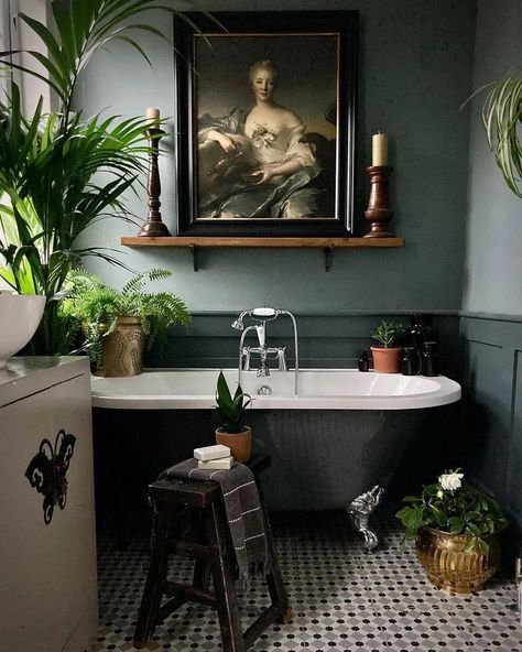 Moody Bathroom, Victorian Bath, Large Bathroom, Victorian Bathroom, Ivy House, Bad Inspiration, Kitchen Colour Schemes, Boho Curtains, Green Bathroom