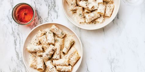 No food processor. No blender. No mortar and pestle. A big bowl and a knife are all you need to whip together this ultraluxe sauce Giada White Pesto, White Pesto Pasta, White Pesto, Pesto Pasta Recipe, Bon Appetite Recipes, Dry Mixes, Pesto Pasta Recipes, Pasta Pasta, Pasta Sauces