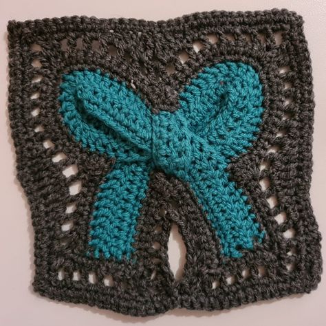 Bow Granny Square Pattern, Bow Granny Square, Crochet Bow, Overhand Knot, Crochet Inspo, Granny Squares Pattern, Crochet Motifs, Crochet Square, Granny Squares