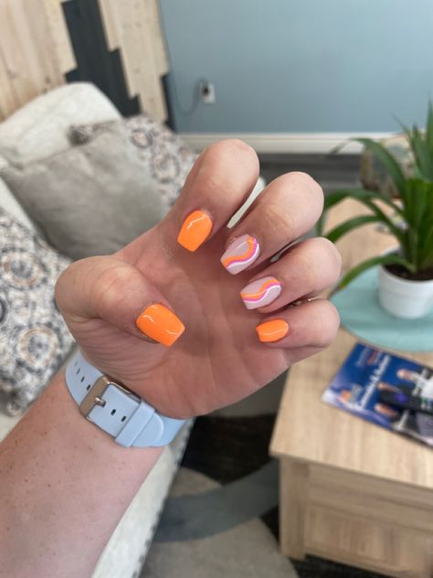 Peach Orange Nails With Designs, Pink And Orange Beach Nails, Nails Acrylic Halloween Ideas Short, Cute Acrylic Nails Orange, Light Orange And Pink Nails, Square Nail Designs Orange, Spring Break Nail Ideas Short, Pastel Orange And Pink Nails, Short Orange Nails With Design