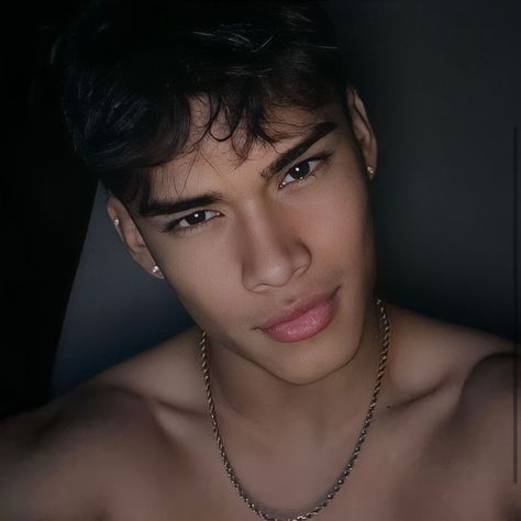 do not repost Brazilian Men Aesthetic, Portuguese Guys, Pacific Islander Men, Argentinian Men, David Vasquez, Hot Latino Men, Latin Makeup, Spanish Boys, Spain Men