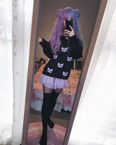 Purple Pastel Aesthetic, Pastel Aesthetic Outfit, 2010 Outfits, Creepy Cute Fashion, Grunge Pastel, Goth Outfit Ideas, Outfits 2014, Pastel Goth Outfits, Legs Outfit