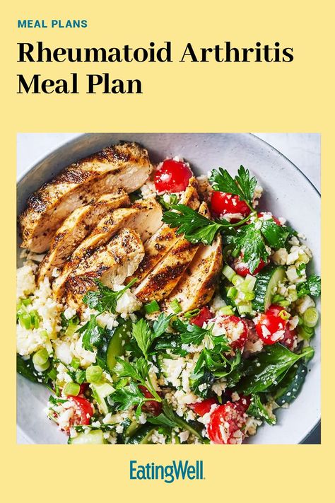 In this 7-day rheumatoid arthritis diet plan, we map out a week of healthy anti-inflammatory recipes from breakfast, lunch, to dinner that your taste buds and your joints will love! #healthymealplans #healthyrecipes #mealplan #mealplanideas #mealplanning #mealprep Rheumatoid Diet Recipes, Rheumatoid Diet, Diet For Rheumatoid, Autoimmune Diet Plan, Freeze Fruit, Veg Diet, Inflammation Diet Recipes, Inflammation Recipes, Anti Inflamatory