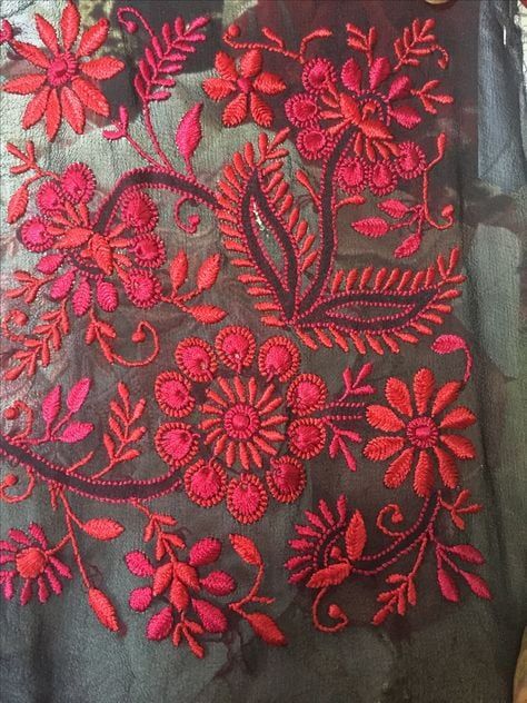 Embroidery On Red Fabric, Chikankari Embroidery Motifs, Mughal Embroidery, Textile Decoration, Chikan Embroidery, Mughal Emperor, Chikankari Embroidery, Hand Embroidery Dress, Tambour Embroidery