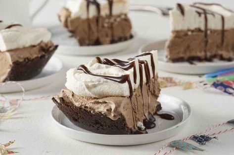 Mocha Madness Ice Cream Pie | King Arthur Flour: Mocha flavors in a rich, creamy ice cream dessert perfect for a summer celebration. Mocha Pie, Ice Cream Pie Recipe, Icebox Desserts, Baking Pie, Ice Cream Pie, Ice Cream Cakes, Icebox Pie, King Arthur Baking, King Food