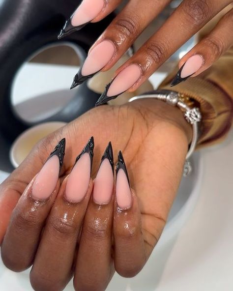 Black Nails Acrylic Pointy, Stilleto French Tip Black, Steletoes Nails French Tip, French On Stiletto Nails, Stiletto Black Nails Designs, Black French Matte Nails, Black Nail Designs Black Women, Black Women Nail Ideas, Black Nails Stiletto Short