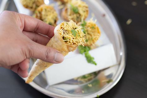 Sev Puri Cones - Kravings Food Adventures Katori Chaat, Sev Puri, Chats Recipe, Pani Puri, Chaat Recipe, Chaat Masala, Indian Street Food, Easy Snack Recipes, Bread Bowls