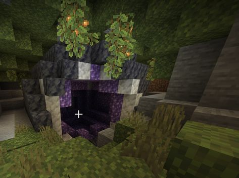 #minecraft #minecraftsurvival #geode #cave #minecraftcaveupdate #minecraftgeode #gaming Minecraft Geode, Lush Cave, Geode Cave, Lush, Minecraft, Geek Stuff, Gaming, Drawings