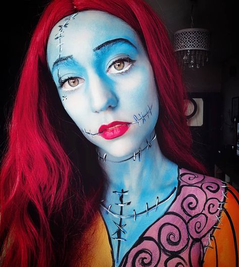 a makeup and bodypaint of Sally from Nightmare before Christmas Tim Burton Halloween Costumes, Brizzy Voices, Sally Makeup, Nightmare Before Christmas Costume, Sally Costume, Aerial Costume, Sally Nightmare Before Christmas, Balloons Decorations, Character Makeup