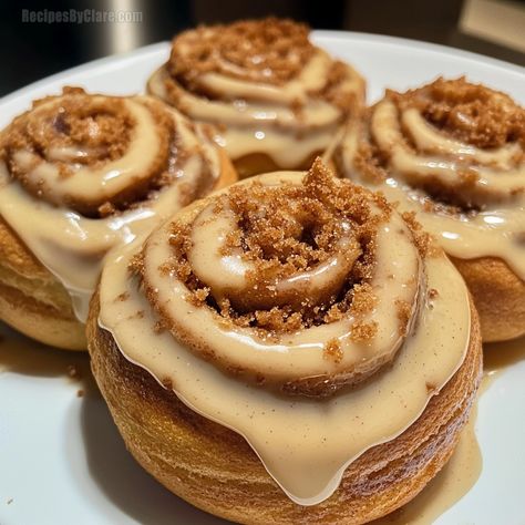 Biscoff Cookie Butter Cinnamon Rolls Biscoff Cinnamon Rolls Recipe, Cookie Butter Donut, Cookie Butter Recipes Biscoff, Cookie Butter Cinnamon Rolls, Biscoff Cinnamon Rolls, Biscoff Cookies Recipe, Biscoff Desserts, Biscoff Butter, Butter Cinnamon Rolls