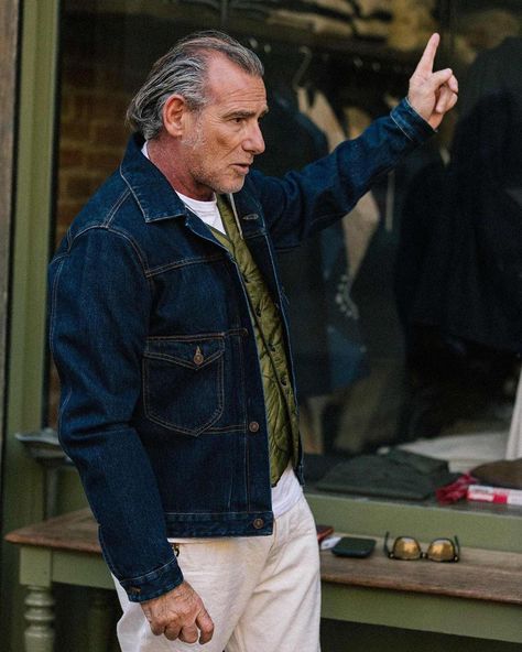 Blue Denim Outfits, Denim Jacket Men Outfit, Alessandro Squarzi, Indigo Denim Jacket, Japanese Selvedge Denim, Minimalist Fashion Men, Denim Jacket Outfit, Denim Chic, Mens Outfit Inspiration