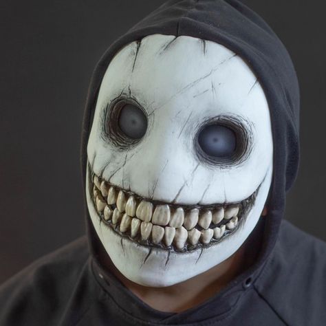 New creepy smiley mask. #mask #helloween #cosplay #ukrainecosplay Scary Mask Ideas, Scary Mask Design, Oc Details, Smiley Mask, Ghoul Mask, Mask Design Ideas, Creepy Face, Creepy Masks, Horror Mask