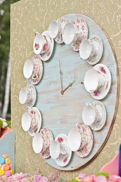 Vintage teacup clock by MandHHomewares on Etsy Tea Cup Decor, Vasos Vintage, Teacup Crafts, Decoration Shabby, Teacups And Saucers, Tea Cups And Saucers, Astuces Diy, Cup Crafts, Deco Originale