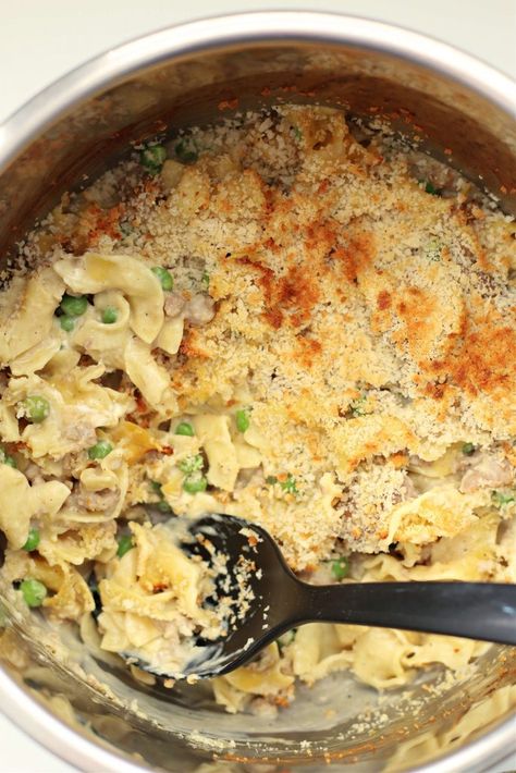 Instant Pot Amish Yumasetti--a creamy, beefy noodle casserole with peas and breadcrumbs. Casserole With Peas, Noodle Casserole, Amish Recipes, The Onion, Slow Cooking, Cream Of Chicken, Cream Of Chicken Soup, Pressure Cooker Recipes, Casserole Recipe