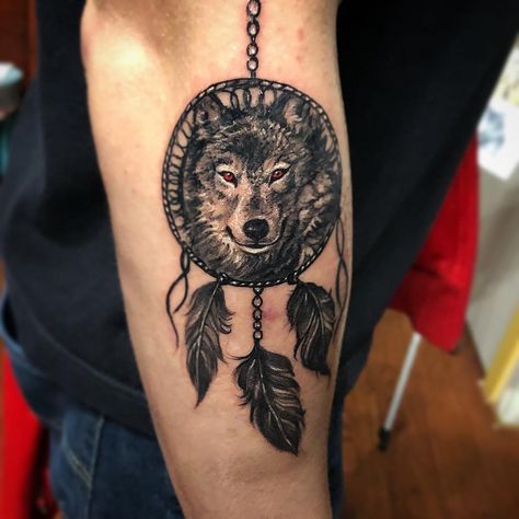 Wolf Dreamcatcher Tattoo | Tattoo Ideas and Inspiration Wolf Dreamcatcher Tattoo, Dreamcatcher Tattoos, Wolf Pics, Family Tattoos For Men, Wolf Dreamcatcher, American Stuff, Z Tattoo, C Tattoo, Dream Catcher Tattoo