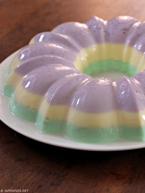 I know I've mentioned this before, but I absolutely love Jello recipes. This beautiful pastel jello mold is a wonderful potluck dish for ... Pastel Jello, Easter Jello, Layered Jello Recipe, Congealed Salads, Jello Treats, Jello Deserts, Mold Recipes, Jello Mold Recipes, Jello Recipe