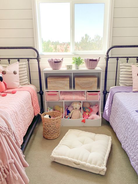 Girls Bedroom Twin Beds, Girls Bedroom 2 Beds, Twin Beds Girls Room Sisters, Small Bedroom Ideas For 2 Sisters, Girl Princess Bed, Sisters Bedroom Ideas, Girls Beds, Home Decorating Styles, Twin Girl Bedrooms