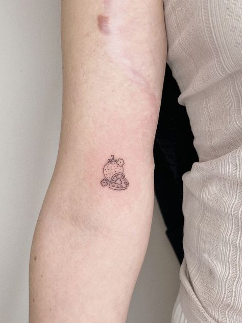 Strawberry Tattoo Minimalist, Strawberry Tattoos, Coquette Tattoo, Strawberry Coquette, Aesthetic Doll, Tattoo Designs Drawings, Dainty Tattoo, Rare Tattoos