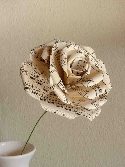 Music Note Centerpieces, Flower Drawing Tumblr, Music Centerpieces, Music Christmas Ornaments, Sheet Music Crafts, Music Themed Wedding, Sheet Music Art, Flower Drawing Tutorials, Paper Peonies