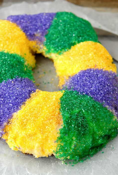 Gluten-Free King Cake #mardigras Gluten Free King Cake Recipe, Gluten Free King Cake, King Cake Bites, Kings Cake Cupcakes, Bunco Food, Rolls Baking, King Cake Recipe Easy, New Orleans King Cake, King Cake Recipe